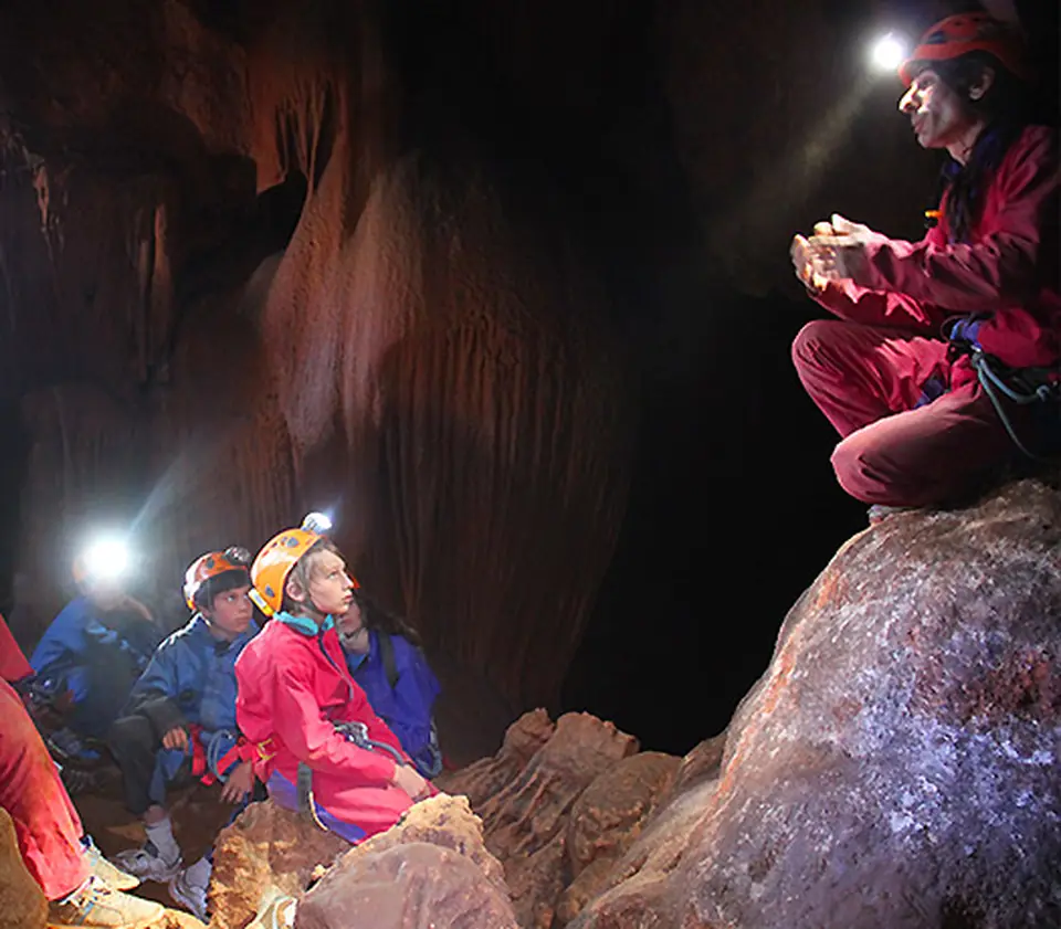 Photo Explorer les merveilles souterraines